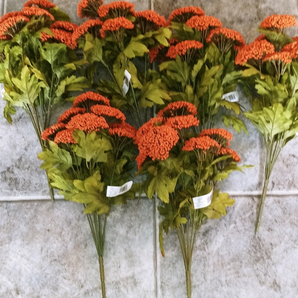 NWT Silk Flower Bouquet